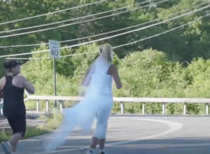 Mlada u VENČANICI trčala 500 kilometra, a nije bežala od MLADOŽENJE: Razlog za ovaj MARATON U BELOM će vas potpuno RAZNEŽITI