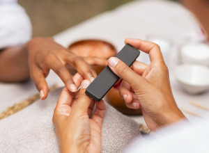 Boja NOKTIJU koja će obeležiti JESEN: Glavni je TREND sezone, obožavaćete ovu nijansu