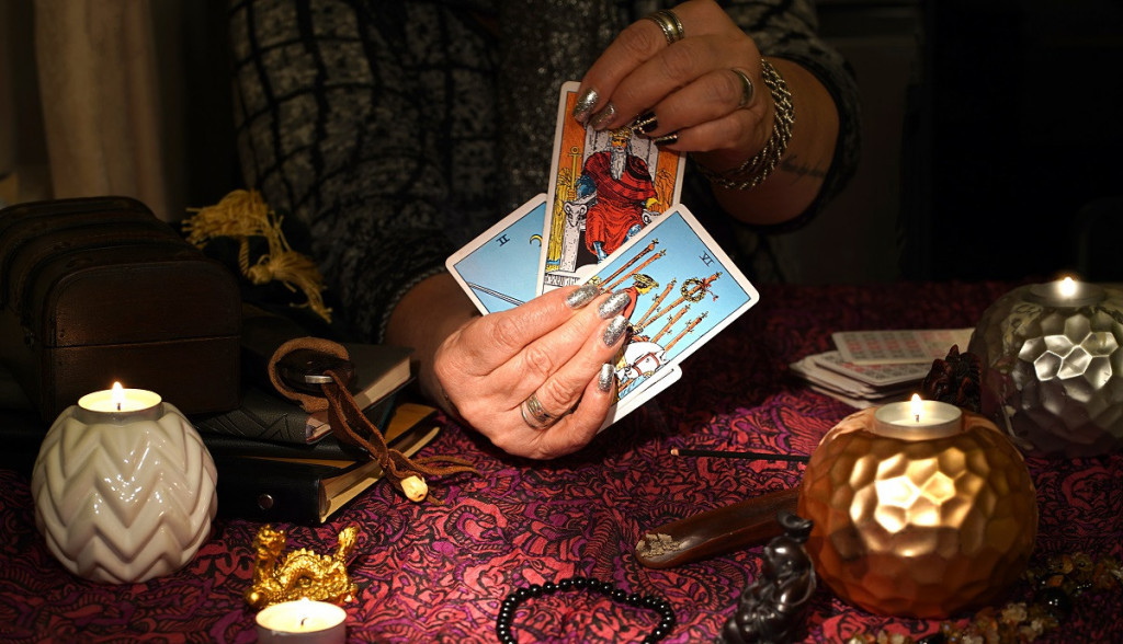 Svaki znak ima svoju KARTU BUDUĆNOSTI: Saznajte šta vas čeka u POSLU i LJUBAVI, evo šta vam otkriva TAROT horoskop  za jun
