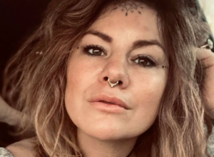 "Ovo je priča mog života": Žena BESNI, sve što kupi na Internetu joj je MALO i tesno