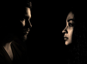 Uhvatio je devojku kako šalje GOLIŠAVE FOTKE njegovim prijateljima: Njegova reakcija je sve IZNENADILA