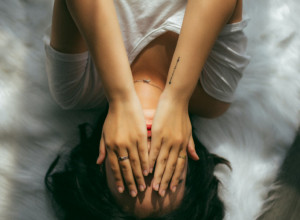 BOLEST ili SIMPTOM: Ako vam se OVO dešava neophodno je da posetite LEKARA, može da bude i trudnoća i opasna BOLEST!