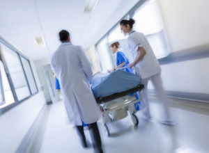 Žena  obolela od "OBIČNE" infekcije pa ostala bez NOGE i RUKE: Prvi simptomi se primećuju u mokraći!