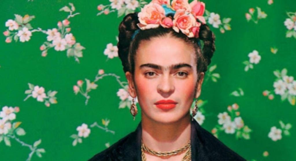 Frida Kalo kao večita MODNA INSPIRACIJA: Ovo su motivi bez kojih ne možemo da zamislimo GARDEROBER ovog proleća