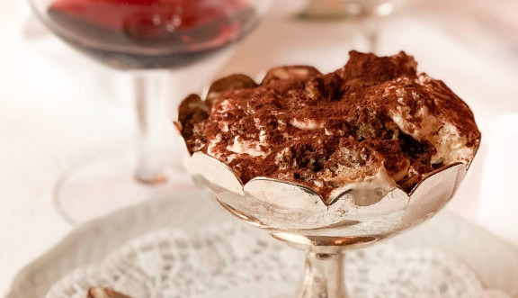 Tiramisu BEZ JAJA i MLEKA: Napravite kolač BEZ piškota, kombinacija kakaa i kafe će vas u potpunosti osvojiti!