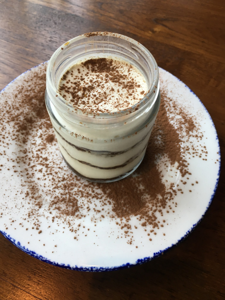 Italijanska DELICIJA u čaši i BEZ JAJA: Neodoljiv TIRAMISU osvojiće vas na PRVI ZALOGAJ