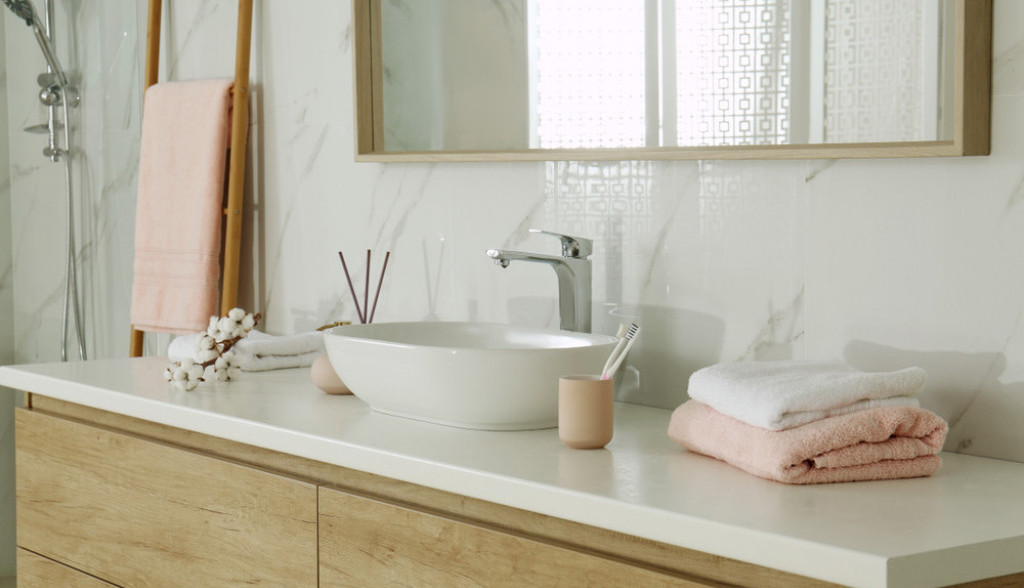 Mogu da deluju agresivno i da zahtevaju više održavanja: Ove tri boje nisu dobar izbor za vaše kupatilo