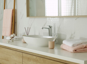 Muči vas BUĐ u kupatilu?! Komad VATE i ovaj PREPARAT iz vašeg kupatila rešava užasan problem