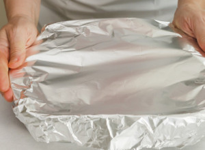 Odličan TRIK sa TikToka oduševio sve: Brzo i lako pokidajte aluminijumsku foliju, NE CEPA se na više mesta