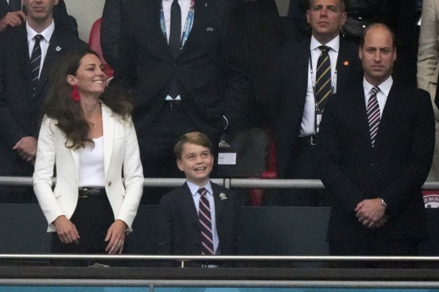 Škola mu brani da ima PRIJATELJE: Kejt Midlton i Vilijam razmišljaju da OSMOGODIŠNJEG sina pošalju daleko od njegovog doma!