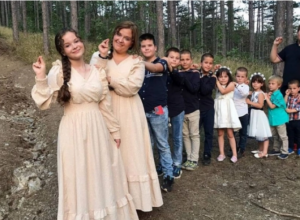 Maja iz KRALJEVA sama podiže JEDANAESTORO DECE: "Za jedan ručak trebaju mi DVA PILETA, puna KESA KROMPIRA,  dva HLEBA i brdo SALATE"