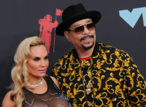 Najpoznatija Srpkinja u Holivudu opet zapalila internet: Slikala sa se mužem, ali nećete moći da skinete pogled s njene zadnjice