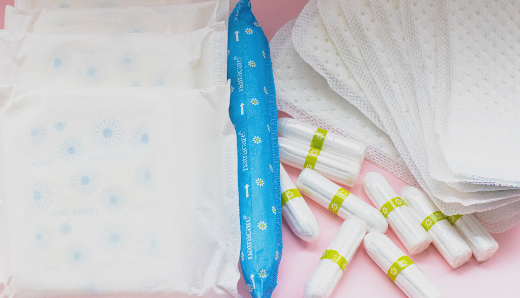 MAMA je odbijala da joj objasni šta je MENSTRUACIJA, pa je tetka došla u POMOĆ: "Kada sam joj dala prvi tampon njena MAJKA me je optužila da joj UNIŠTAVAN nevinost"