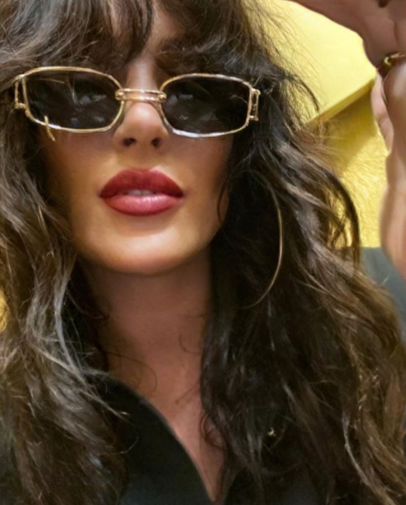 Senida opet diktira MODNE trendove: Njene naočare za sunce su HIT OVOG LETA