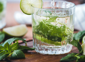 Rešenje za naduven stomak: Napravite napitak od TRI sastojka i svako sledecete jutro zaboravite na ovaj problem!