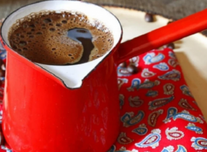 Redovno ga BACAMO, a čini ČUDA:  Talog od kafe možete da iskoristite na DESET SJAJNIH NAČINA!