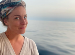 Zato što je TAKVA CARICA: Hristina Popović sa ćerkom i psom spava na KROVU AUTOMOBILA