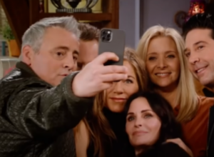 PRIJATELJI, ali zamalo! Otkrivena ROMANSA poznatih glumaca - niste mogli da ih zamislite zajedno NI U SERIJI!