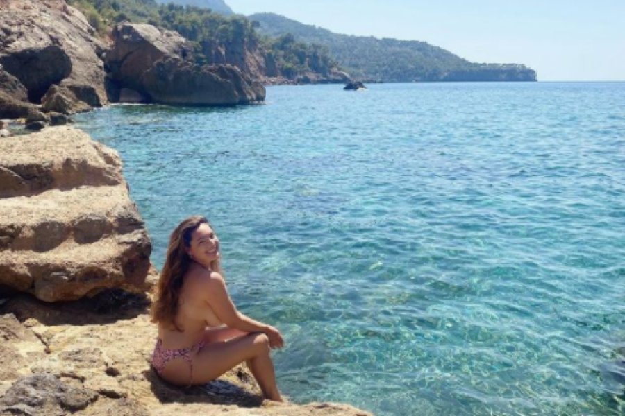 Za nas je ona AFRODITA modernog doba: Svi je osuđuju zato što se ugojila, ali KELI BRUK uživa u životu baš kao što bismo trebale i mi
