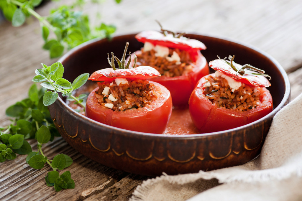 Napunite PARADAJZ umesto paprika: Mnogo je lakši za STOMAK i brže se sprema