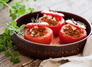 Napunite PARADAJZ umesto paprika: Mnogo je lakši za STOMAK i brže se sprema