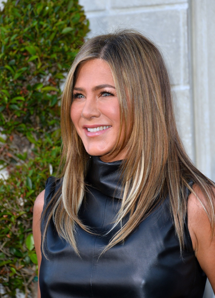 Dve KLASIČNE frizure koje BRIŠU godine: Izgledaćete MLAĐE i uvek stilizovano, a jednu DUGO nije promenila ni Dženifer Aniston