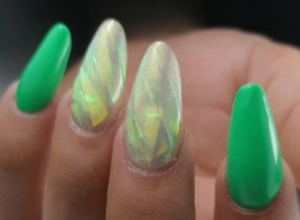 Akvarel nokti zaludeli infuenserke: Ovaj efektan manikir biće vodeći trend ovog leta