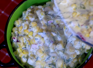 Laka za pripremu, brza i ukusna KUKURUZ SALATA: Gotova za četiri minuta
