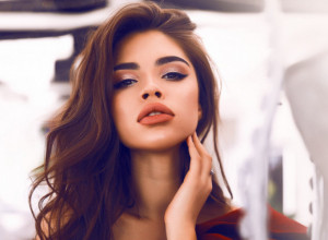 Greška koju MNOGI prave kada žele da sakriju PODOČNJAKE: Nikako ne stavljajte KOREKTOR na OVO mesto jer će kesice ispod očiju biti IZRAŽENIJE