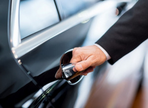 Kojom rukom otvarate vrata od automobila? Od danas OBAVEZNO otvarajte DESNOM rukom