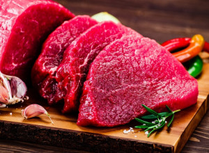 Ruska doktorka progovorila o KONTROVERZNOJ namirnici: Evo ko ne bi trebalo da se odrekne CRVENOG mesa