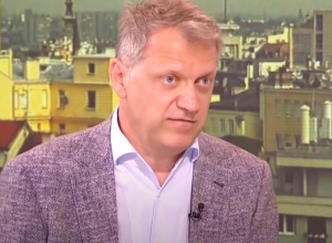 NOGE VAS BOLE ILI PECKAJU, IMATE CRVENE FLEKE? Hirurg Jocić upozorio na problem koji leti postaje MNOGO GORI