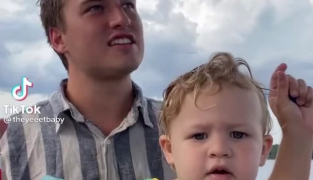 Šta god da objave, URNEBESNO JE! Kako su BEBA I UJAK ODUŠEVILI ceo INTRENET!