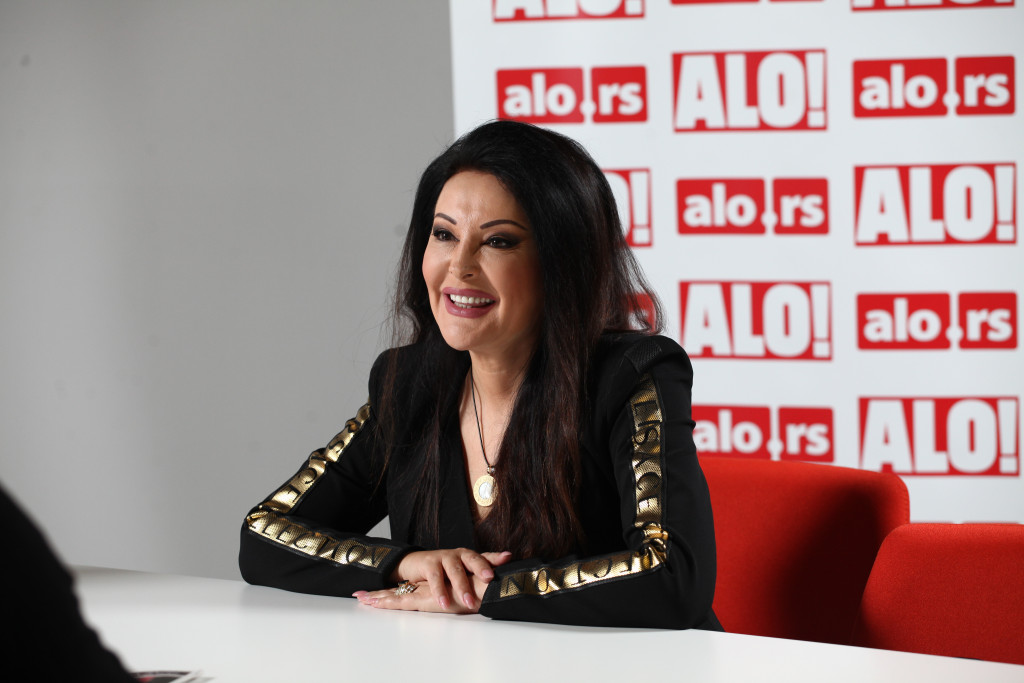 Kao preslikane: Isplivala slika sestre Dragane Mirković, neverovatno kako izgleda