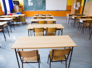 Sada je i ZVANIČNO: Đaci iz ovih 40 opština prelaze na ONLAJN nastavu