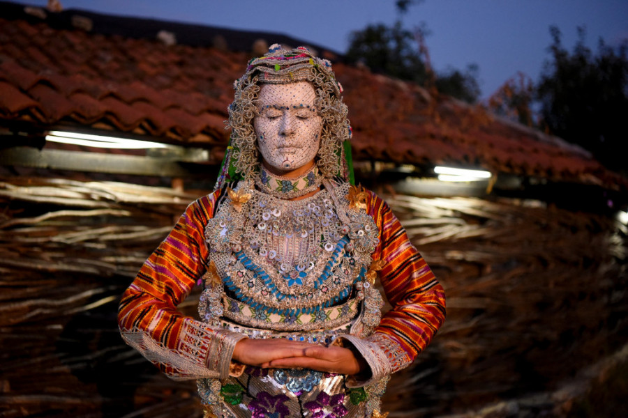 Ovako izgledaju neveste na KOSOVU: Neobična tradicija BOŠNJAKA je glavna tema na društvenim mrežama, a evo zašto OSLIKAVAJU mladino lice na dan venčanja