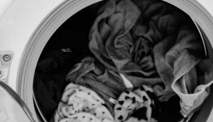 Skinite BAŠ SVAKU FLEKU sa garderobe uz ove male trikove