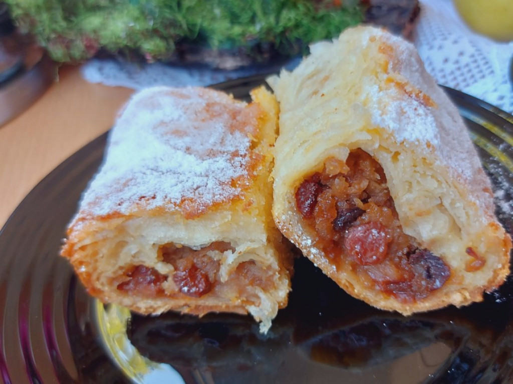 BAKINA PITA sa mlevenim keksom, suvim grožđem i rumom, SAVRŠENA za svaku priliku!