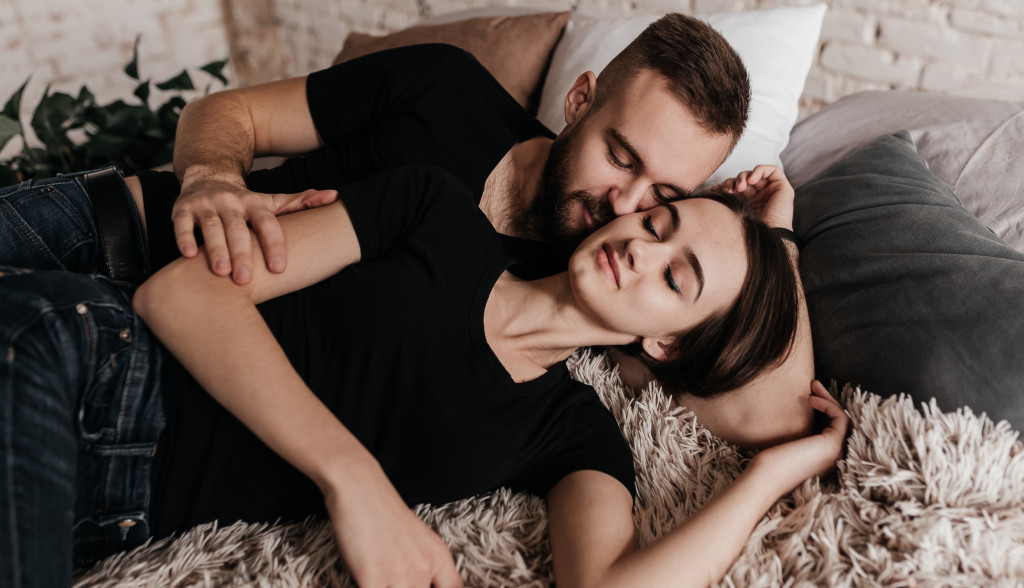 Većina muškaraca ovo nije znala: Ove stvari ženu čine VRHUNSKOM u krevetu, proverite!