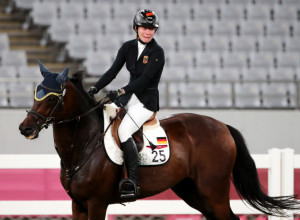 Poznata glumica želi da otkupi KONJA koji je ZLOSTAVLJAN na Olimpijskim igrama u Tokiju