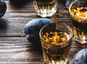 TRADICIONALNO PIĆE SRPSKOG DOMAĆINSTVA Piće sa oštrim ukusom nezamenljivo je na skoro svakom trpezarijskom stolu u zemlji