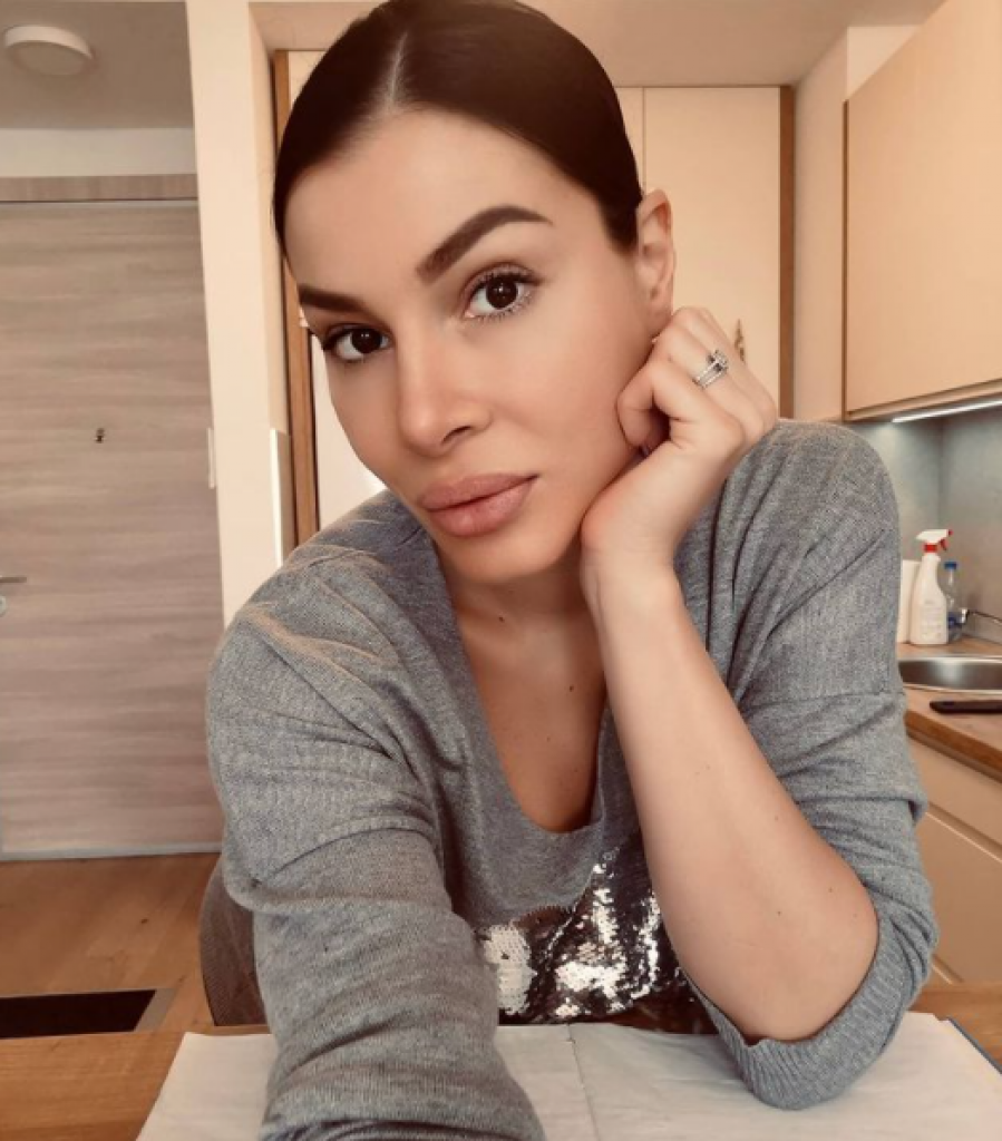 Mia Borisavljević izbacila iz ishrane SAMO DVE namirnice i skinula 9 kilograma posle POROĐAJA: Daje savete kako UVEK možete da dobijete devojačku liniju