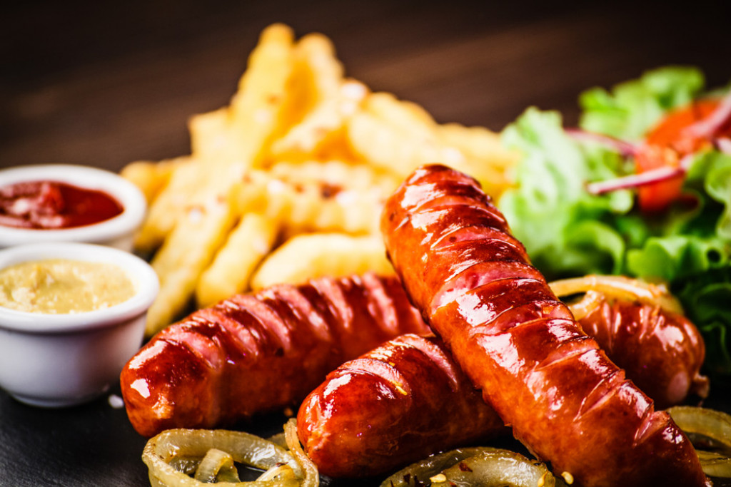 Poješćete slatko, prstima: Recept za KOBASICE u slatko-ljutom sosu
