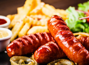 Poješćete slatko, prstima: Recept za KOBASICE u slatko-ljutom sosu