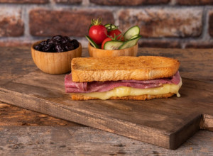 Nema bolje kombinacije: Prženice od tost sendviča koje se prave za 15 minuta