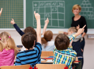 Roditelji, zapišite ove datume: Izašao je školski kalendar za ovu godinu, evo kad deca neće ići u školu