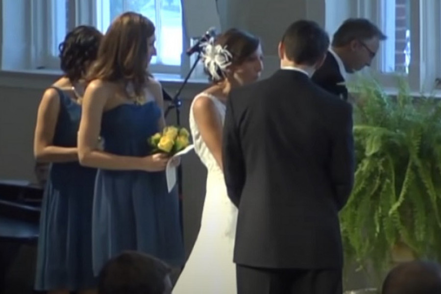 Nije mogla da prećuti pa mu je PRED OLTAROM otkrila šta je uradila u VENČANICI, a onda je nastao TAJAC