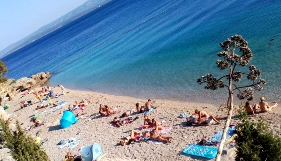 Ovu HRANU i piće nemojte jesti PRE plivanja: Stvaraju GRČEVE, mučninu, ali možete imati i problema sa STOLICOM