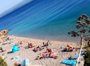 Ovu HRANU i piće nemojte jesti PRE plivanja: Stvaraju GRČEVE, mučninu, ali možete imati i problema sa STOLICOM