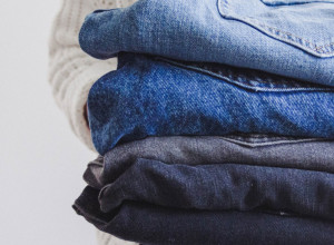 Ovako možete da "UŠTEDITE" na prostoru: Pogledajte kako PRAVILNO da složite farmerke u ormar